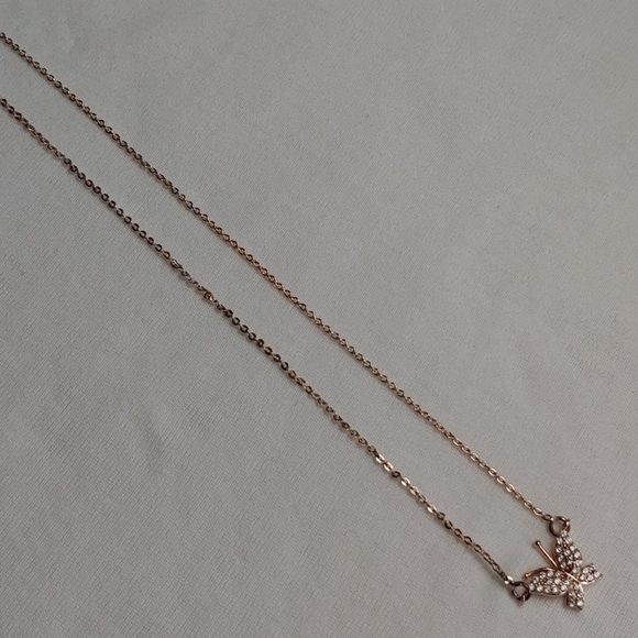 Pretty Rose Gold Rhinestone Butterfly Necklace!!! - Picture 2 of 8